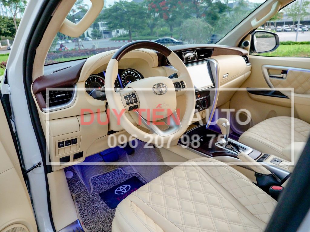 Lộ ảnh chìa khóa, nội thất hàng hot Toyota Fortuner 2016